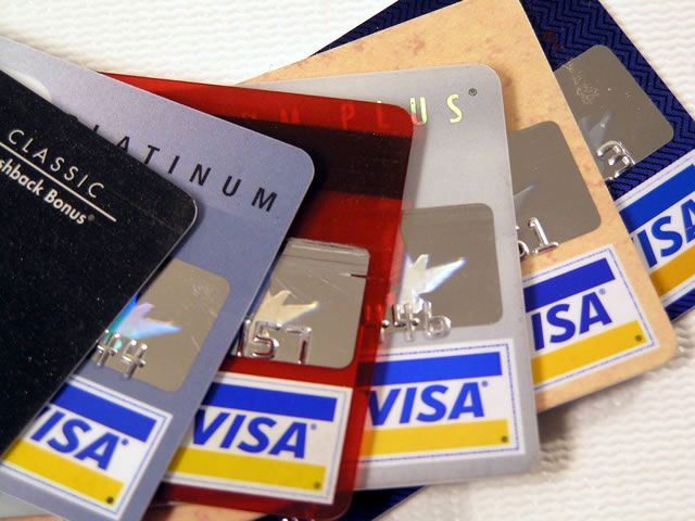 Gobierno acuerda con Bancos flexibilizar costo financiamiento consumo tarjetas de crédito