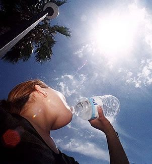 Meteorologia recomienda tomar mucha agua por altas temperaturas
