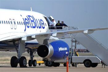 Pasajeros tienen derecho a exigir entre US$50 y 250 a JetBlue por retrasos o cancelación vuelos