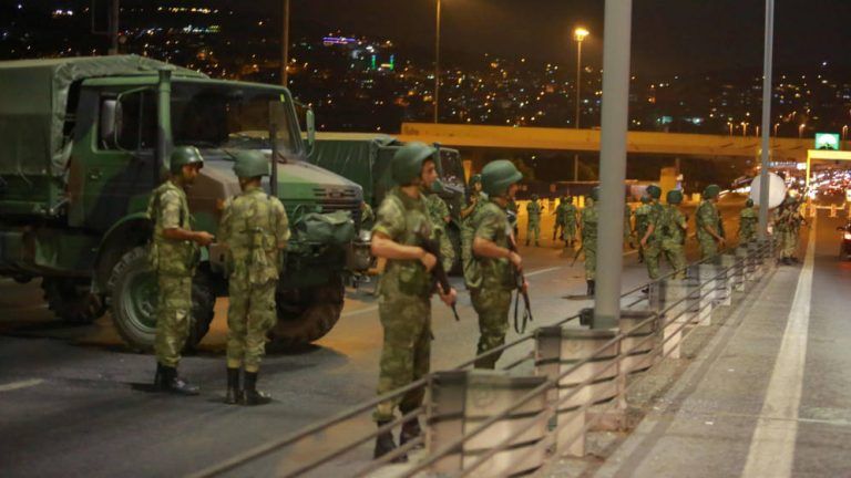 Fracasa intentona golpe de Estado en Turquía, dice servicio Inteligencia