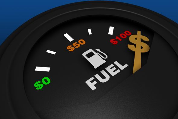 El galón de gasolina se vende por debajo de cuatro dólares en EE.UU.