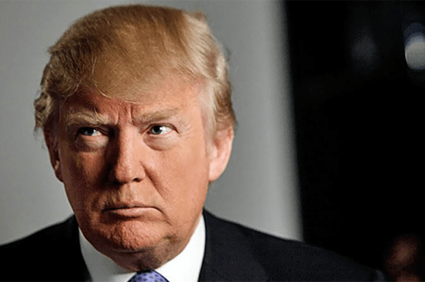 Donald Trump condena demanda contra declaración de emergencia nacional