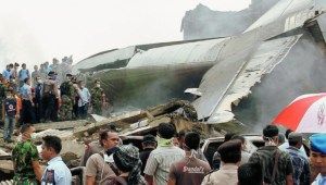 Trece muertos en Indonesia al estrellarse  avión militar