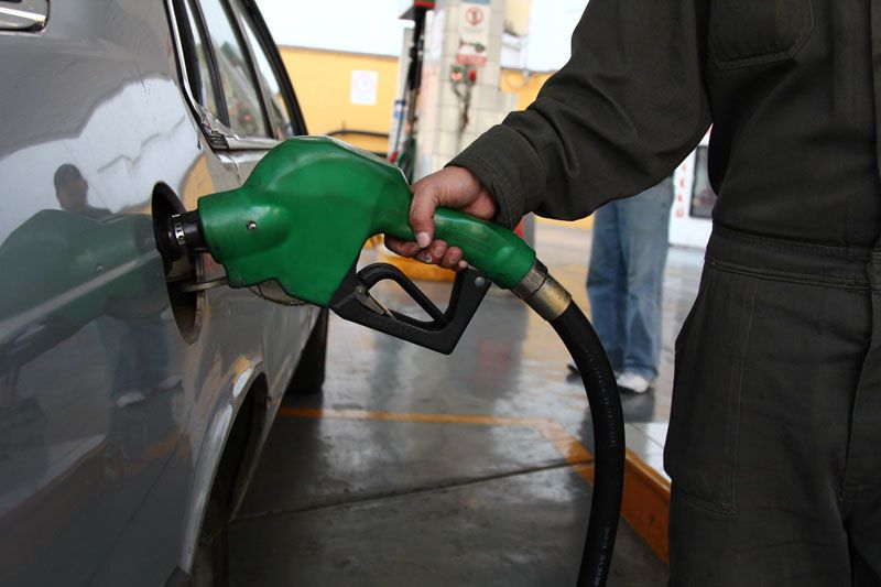 Congelan otra vez precios de los combustibles