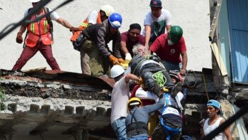 Sube a 196 la cifra de muertos por el terremoto en México.