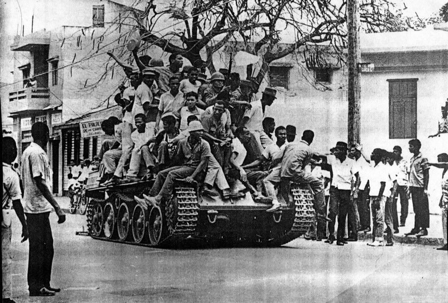 Resultado de imagen para foto de la revolucion de 24 abril 1965