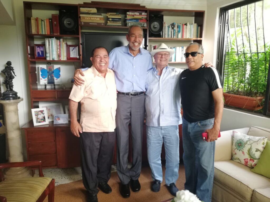 Hipólito Mejía visita a Franchi Prats, miembro del Pabellón de la Fama del Deporte Dominican