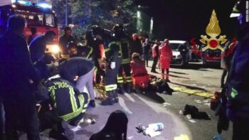 Al menos 6 muertos y decenas de heridos  en discoteca de Italia