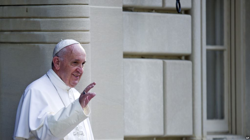 Papa Francisco da como regalo de Navidad a indigentes de Roma nueva clínica en el Vaticano