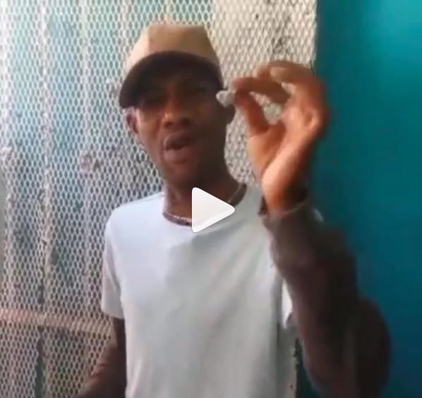Hombre promueve punto de droga con servicio 24 horas en Baní
