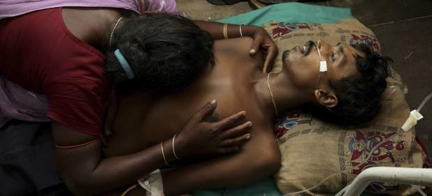 Más de 100 muertos y 300 detenidos por consumo de alcohol adulterado en India