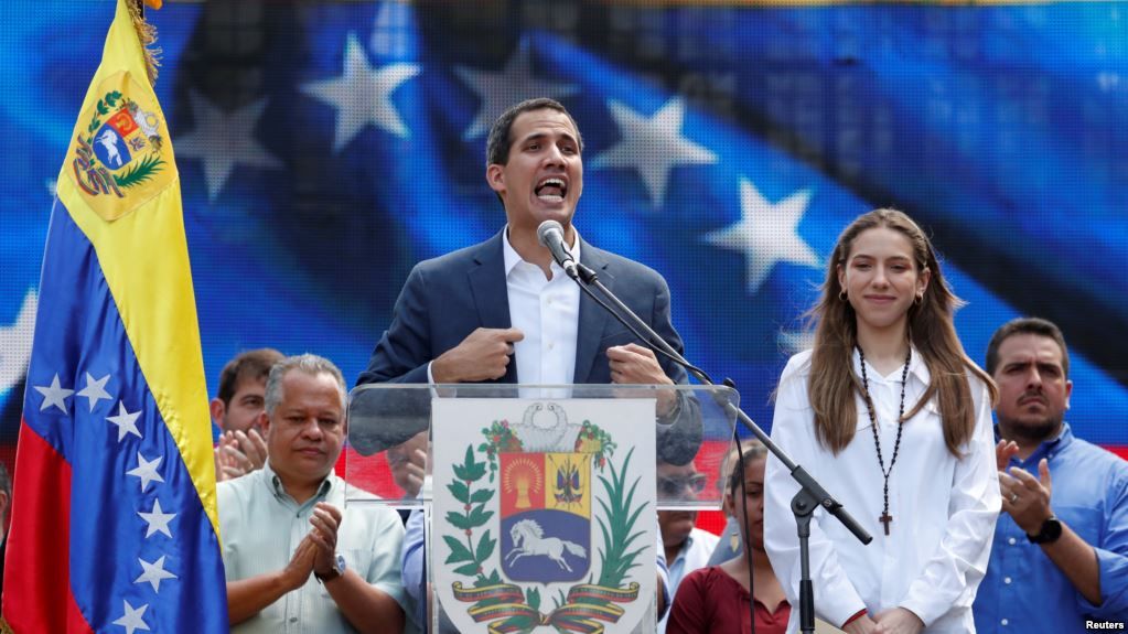 Guaidó anuncia su regreso a Venezuela y convoca movilización este lunes
