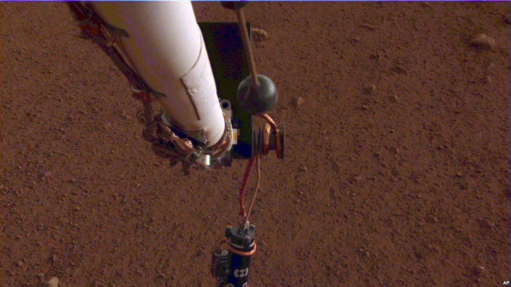 Topo de la NASA choca con piedras en Marte