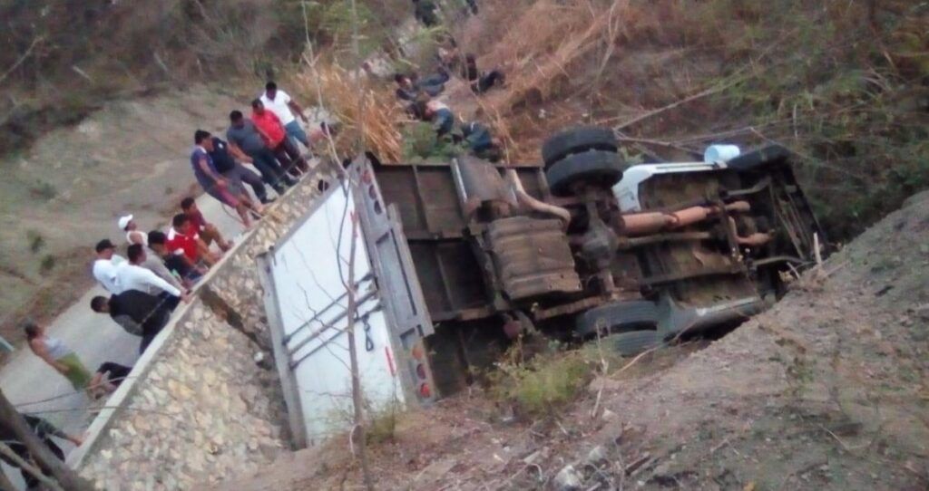 25 Muertos en México tras accidente de un camión