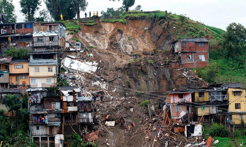 Mueren 15 personas tras derrumbe en suroeste de Colombia