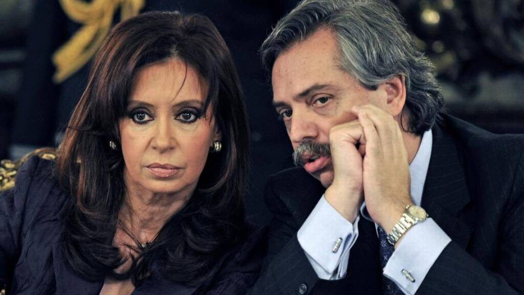 Kirchner y Fernández prometen mejora económica en campaña presidencial argentina