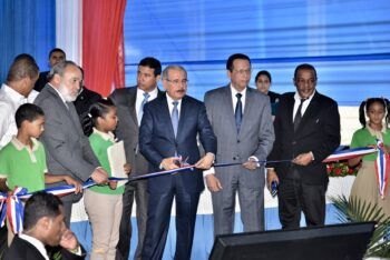 Presidente Danilo Medina entrega tres centros educativos en El Seibo