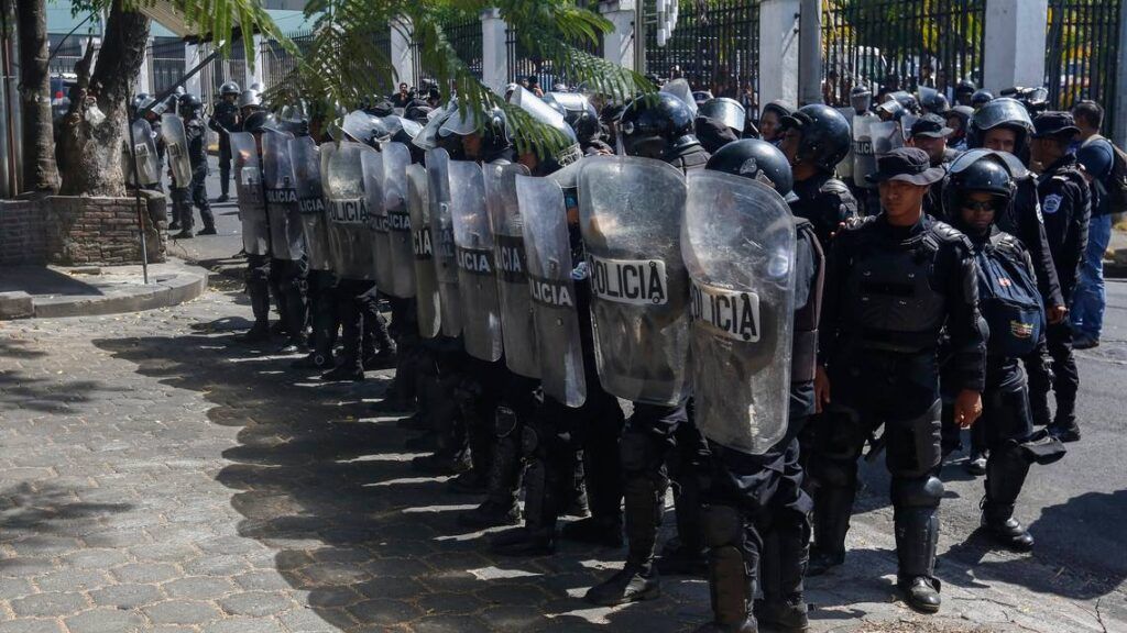 Policía de Nicaragua rechaza protesta contra Ortega prevista para el domingo