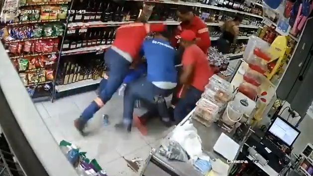 Video: Atrapan ladrón y le dan para que coja y lleve
