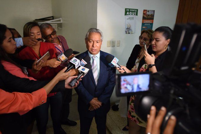 Poder Ejecutivo cancela a Isidoro Santana tras atacar modificación a la Constitución