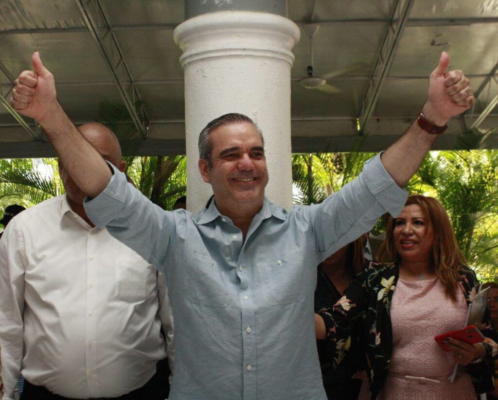 Luis Abinader pide al pueblo dominicano ir al Congreso para evitar modifiquen la Constitución
