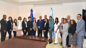 Ministerio de Educación agasaja estudiantes dominicanos meritorios en Nueva York