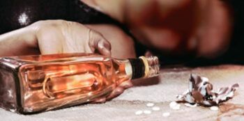 Muere hombre por intoxicación alcohólica