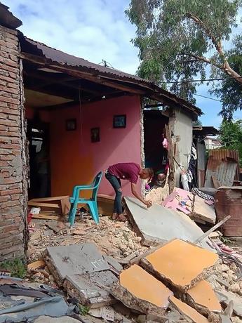 Fallecen 20 personas en Indonesia por un terremoto de 6,5