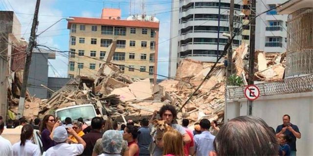 Cae edifico de siete pisos en Brasil