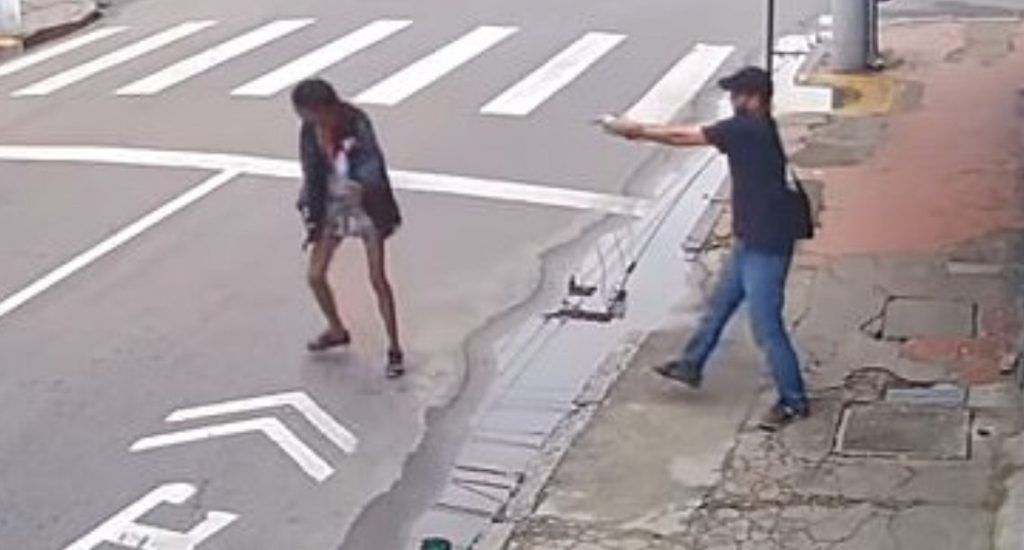 En Brasil asesinan mujer por pedir 25 centavos para un pan