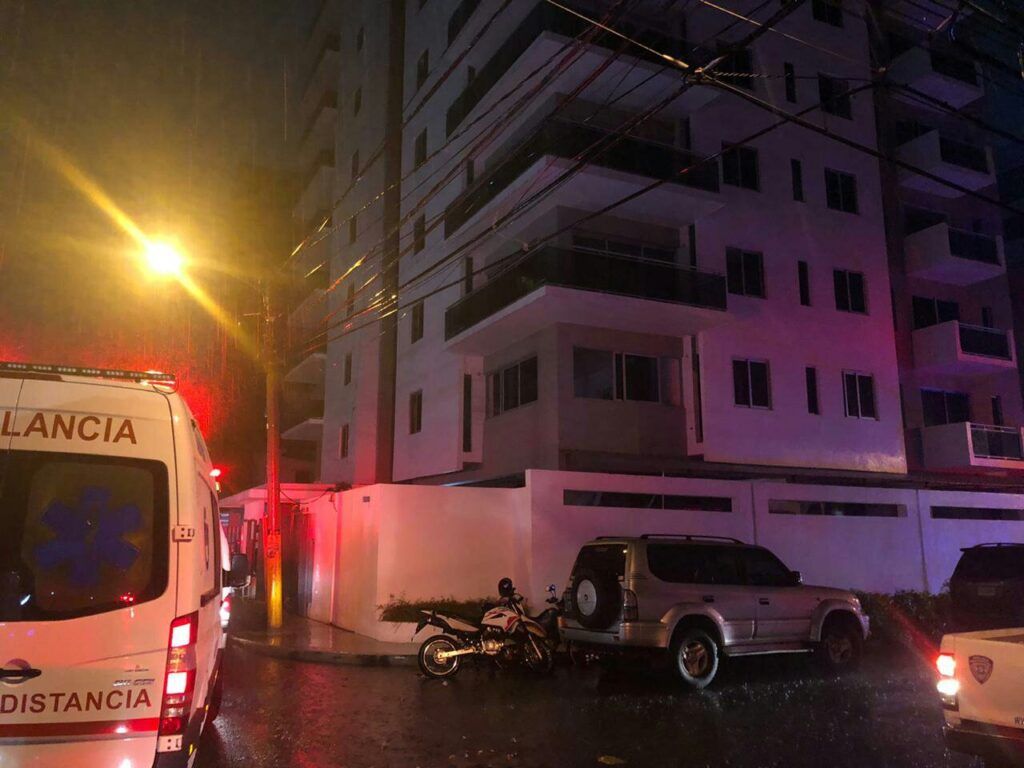 Explosión en un edificio del sector Evaristo Morales deja dos muertos y cuatro heridos