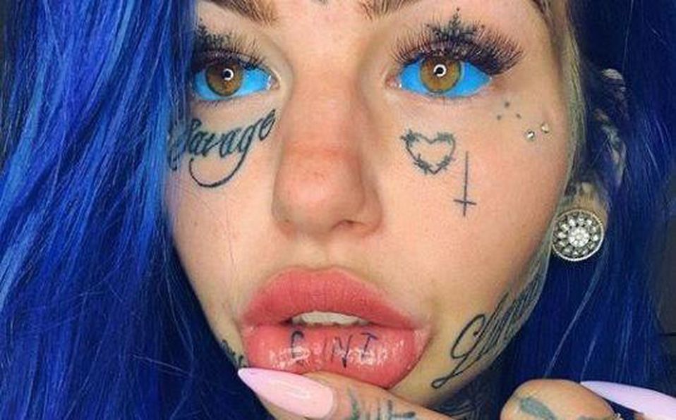 Mujer queda ciega por tatuarse los ojos de azul