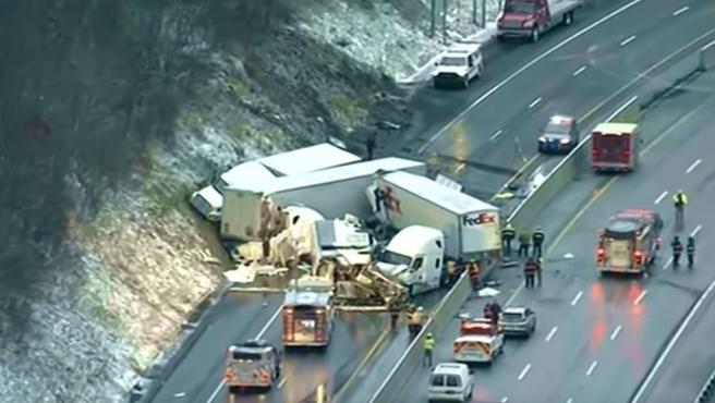En (EE.UU.) cinco muertos y 60 heridos tras accidente de bus