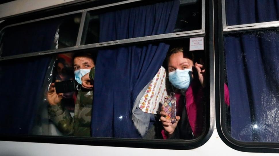 Agreden  autobuses en Ucrania con estudiantes dominicanos  evacuados de China