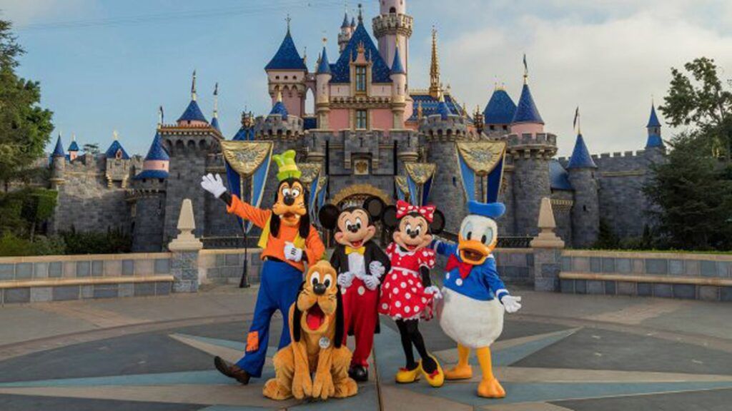 Disneyland cierra por coronavirus