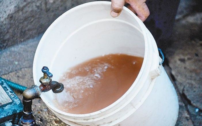 Agua con materia fecal en Los Prados