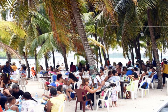 En la playa Boca Chica “El coronavirus’’ se esfumó