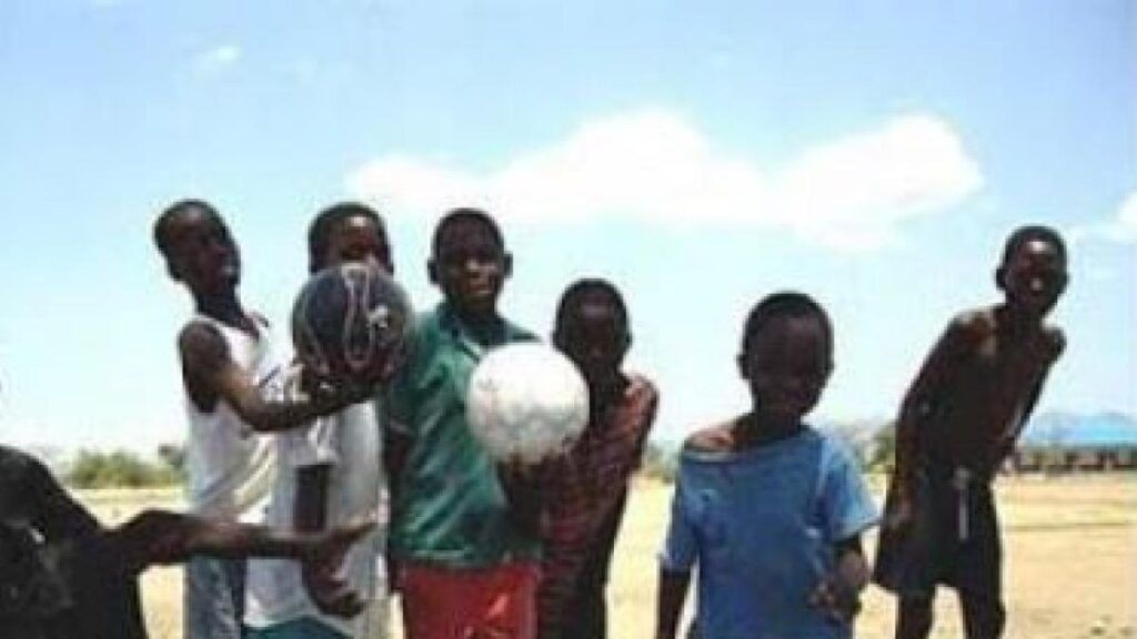 Rayo mata a nueve niños mientras jugaban fútbol 