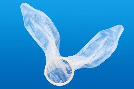 Banda se dedicaba reciclar condones usados y luego lo revendía