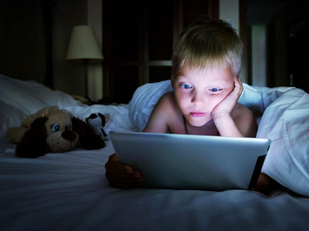 Cómo proteger los ojos de los niños durante las clases en línea