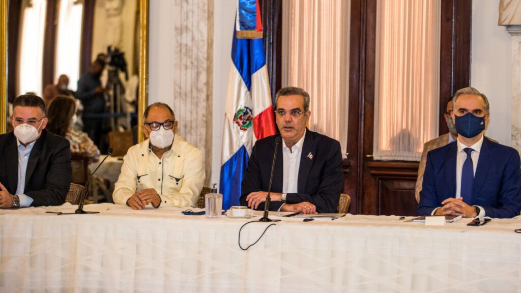 Gobierno dominicano crea fondo para pagar regalía de empleados en FASE I
