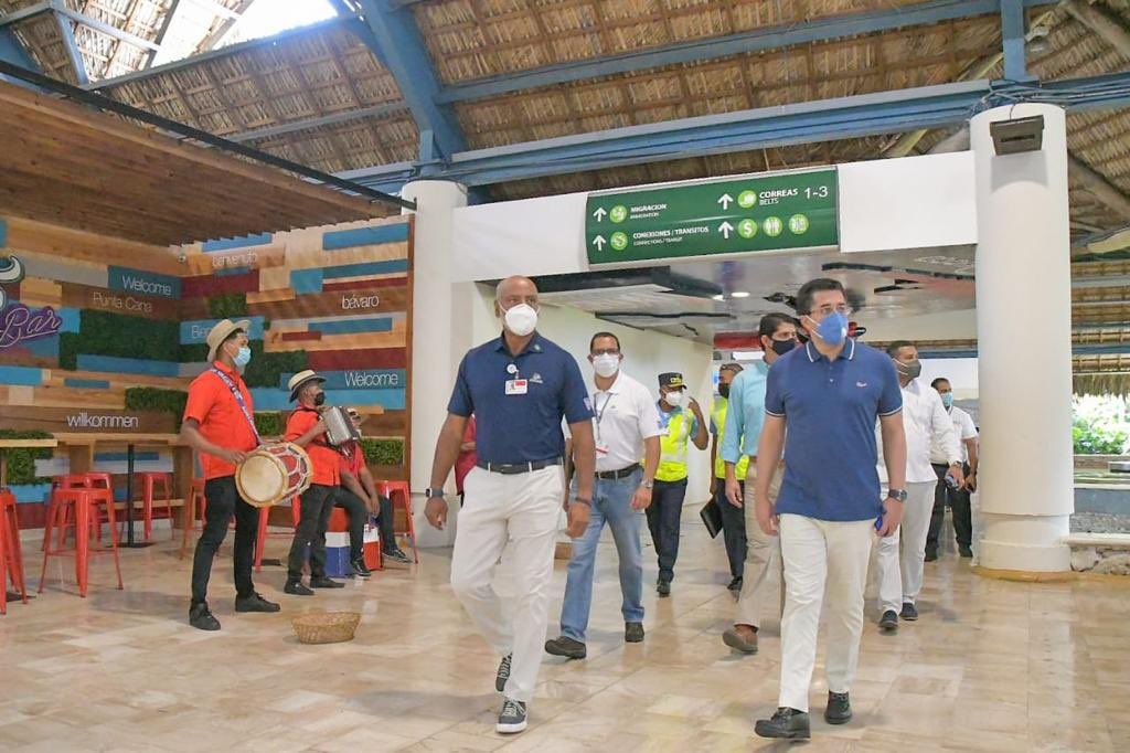 David Collado visita aeropuertos Las América y Punta Cana por protocolo contra el COVID-19