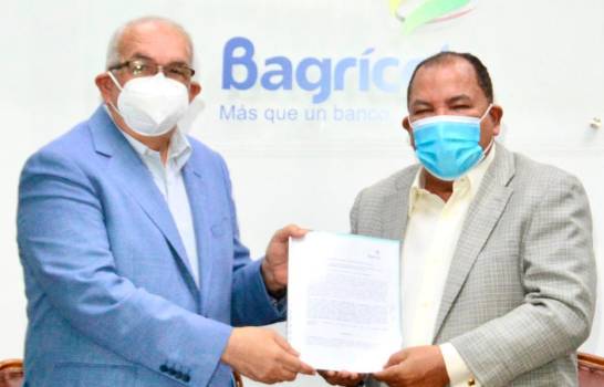 Banco Agrícola y el CEA firman acuerdo a favor de los colonos del ingenio Porvenir