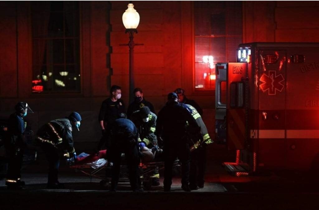 Muere la mujer herida de bala en asalto al Capitolio de EEUU