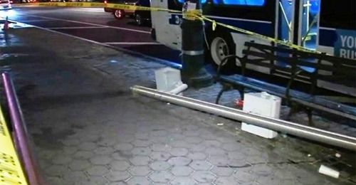 Muere al caerle un poste chocado por autobús en Nueva York