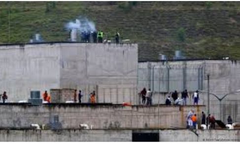 Más de 100 muertos tras un motín en una cárcel de Ecuador