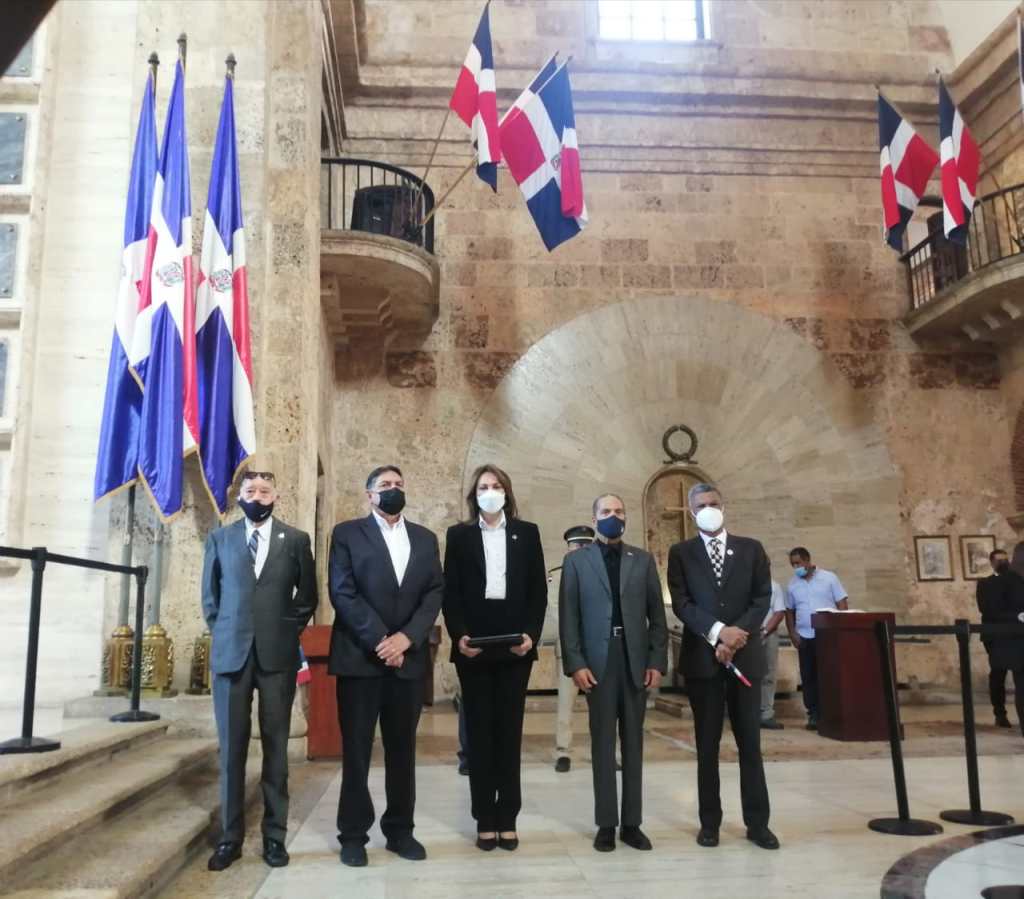 Efemérides Patrias exhorta a celebrar el Bicentenario de la Independencia Efímera defendiendo la dominicanidad junto al presidente Luis Abinader