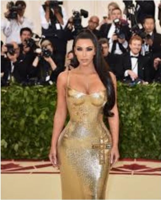 Kim Kardashian consume agua de marca dominicana