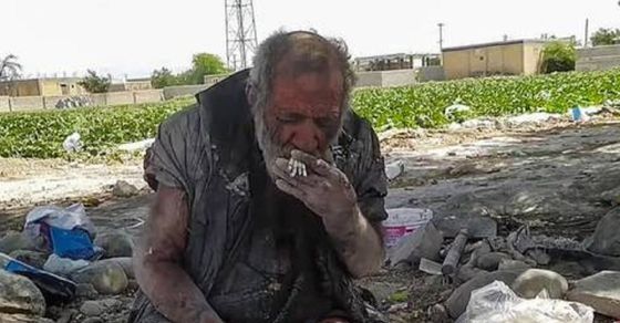 Hombre de 87 años que no se ha bañado en 67 años y bebe agua de charcos goza de buena salud