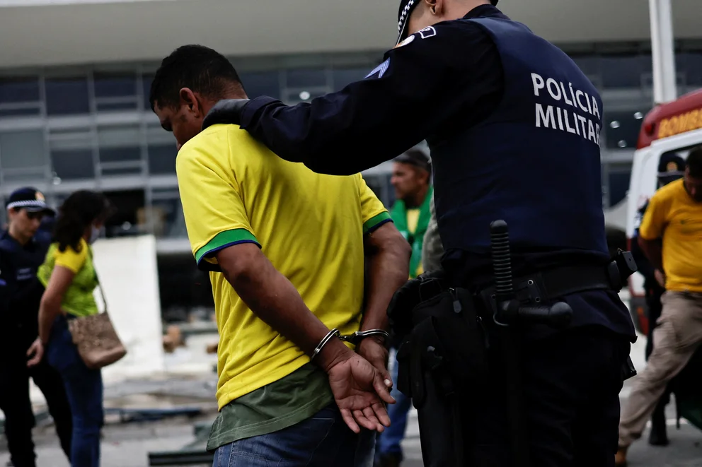 Comenzó el desalojo de los bolsonaristas en Brasilia: hay 1.200 detenidos
